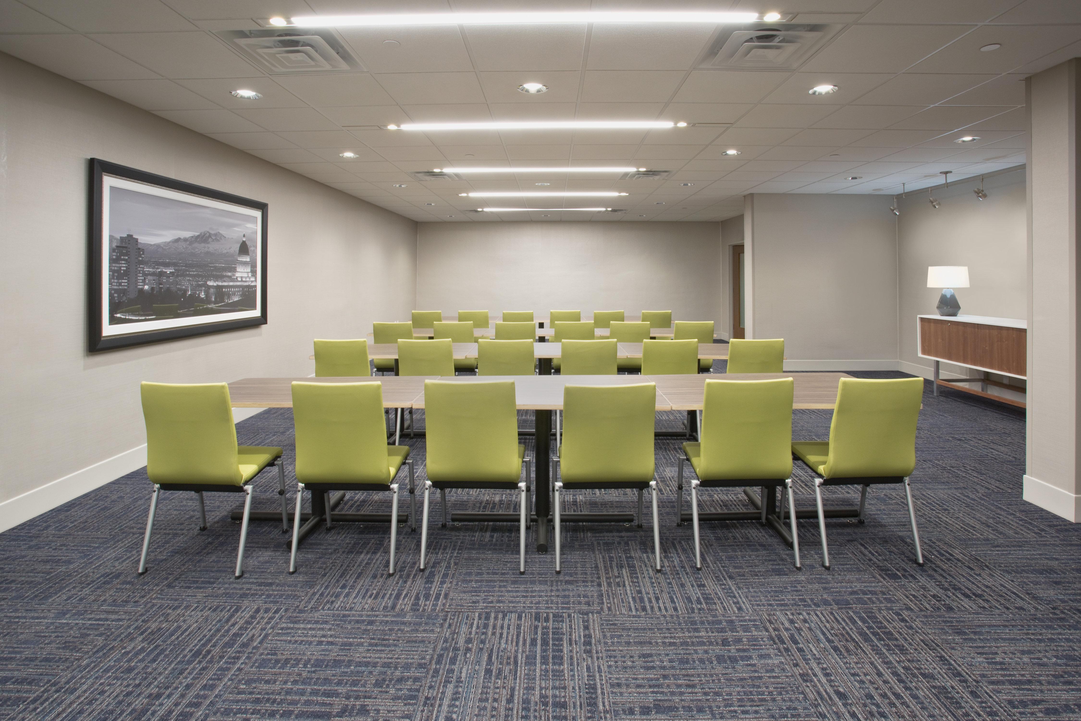 Holiday Inn Express & Suites - Redding By Ihg Eksteriør billede