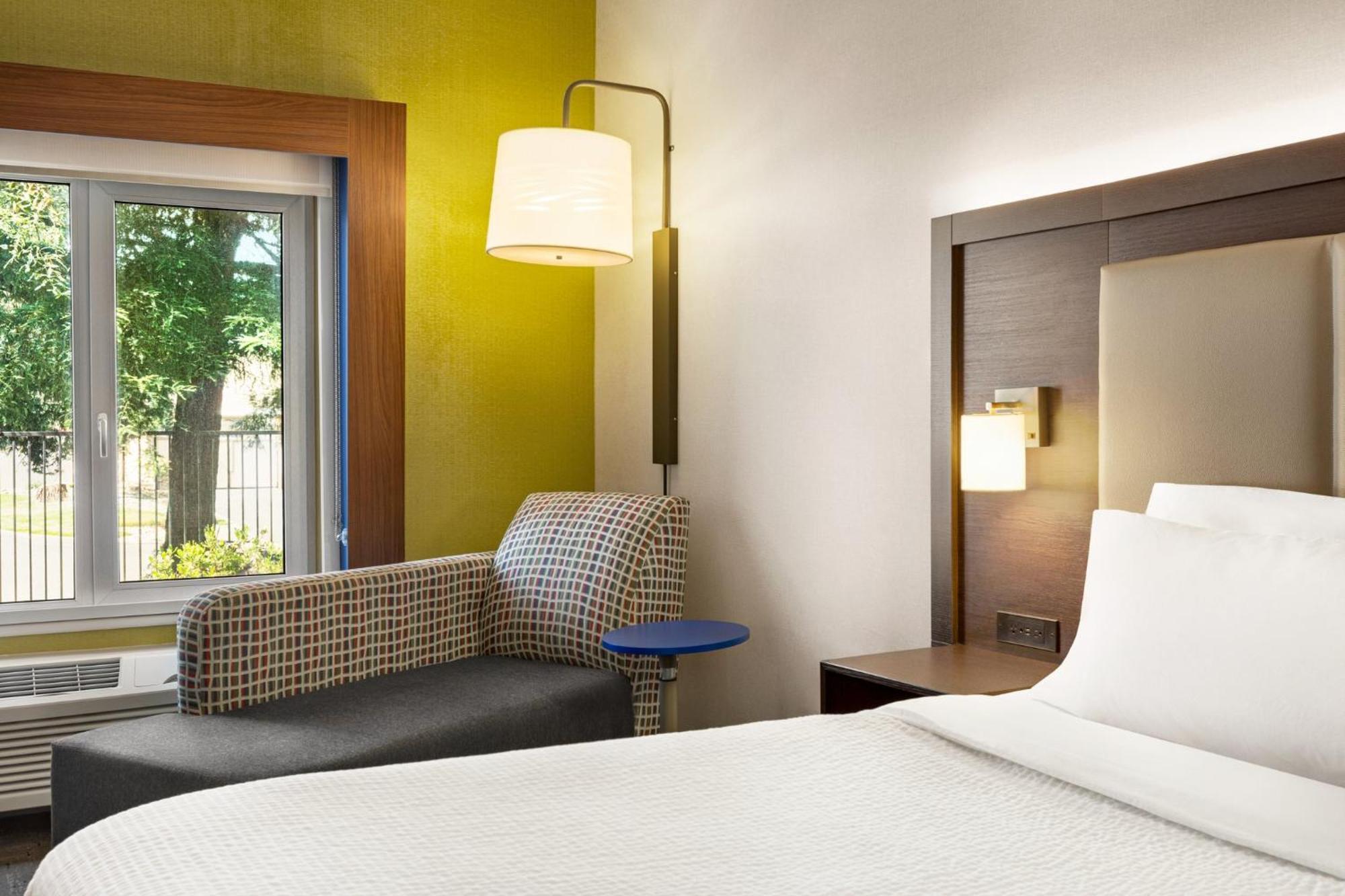Holiday Inn Express & Suites - Redding By Ihg Eksteriør billede