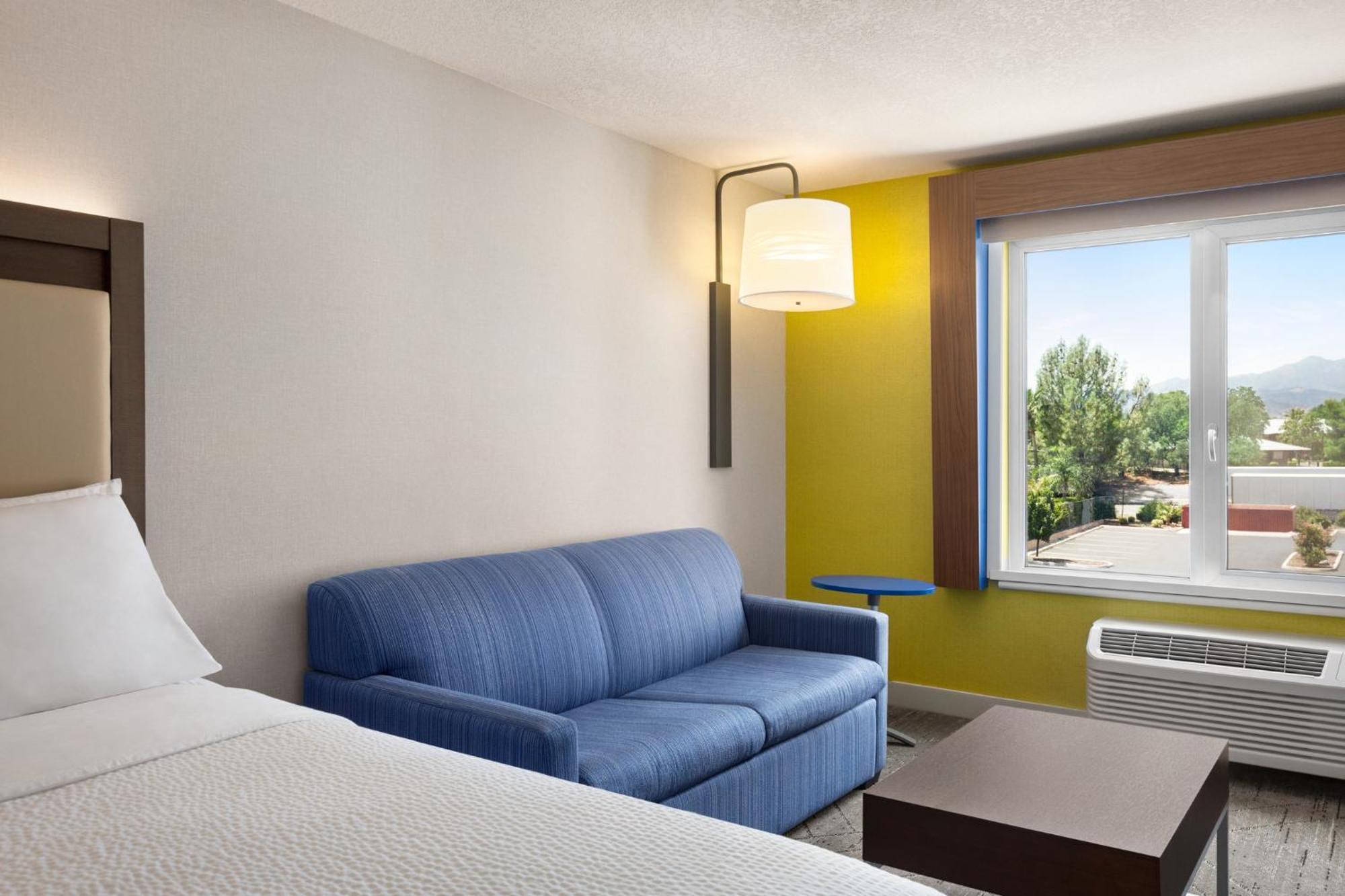 Holiday Inn Express & Suites - Redding By Ihg Eksteriør billede