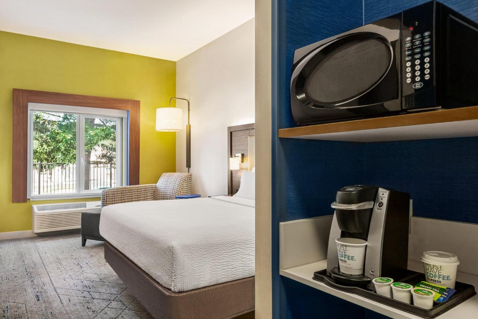 Holiday Inn Express & Suites - Redding By Ihg Eksteriør billede
