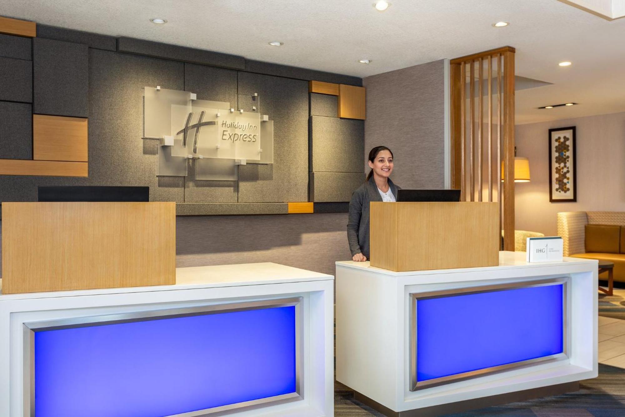 Holiday Inn Express & Suites - Redding By Ihg Eksteriør billede